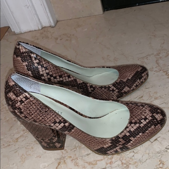 Nine West Limoscene Snakeskin block heel size 7.5 - Picture 8 of 8